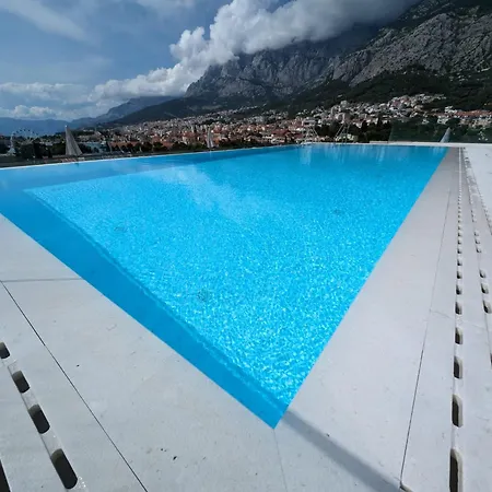 Charmy Tamara Makarska